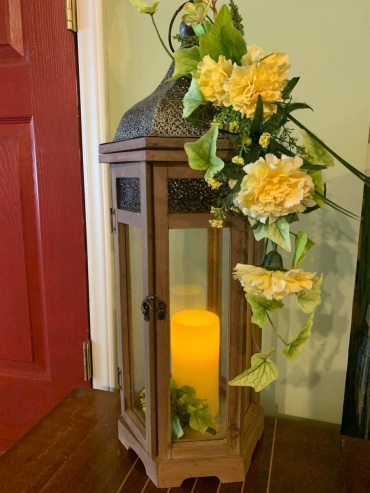 Large Lantern with Pillar
